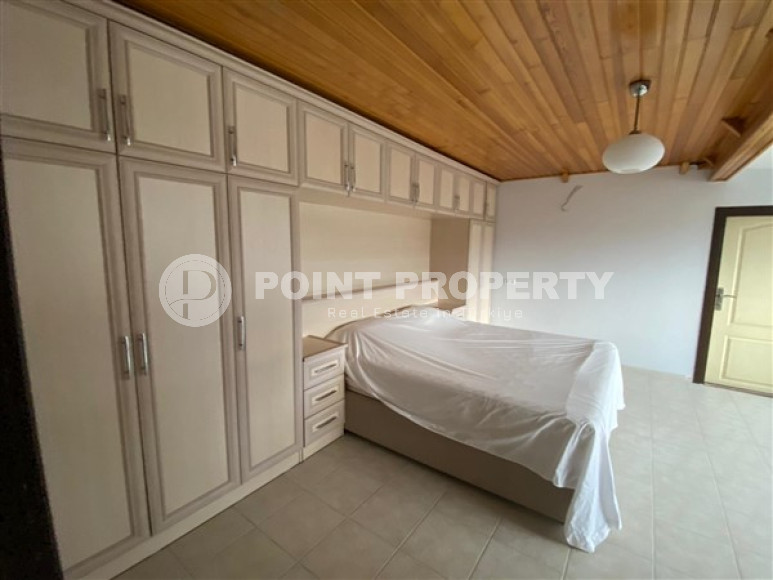 Отличный вариант для отдыха и жизни в центре Алании.  Апартаменты 4+1, 230м2. До моря 400м-id-1609-фото-6