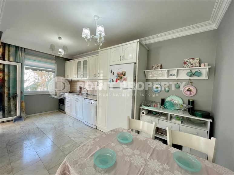 Comfortable 2+1 apartment with furniture and household appliances 300 meters from the sea, in the center of Mahmutlar-id-7849-photo-4