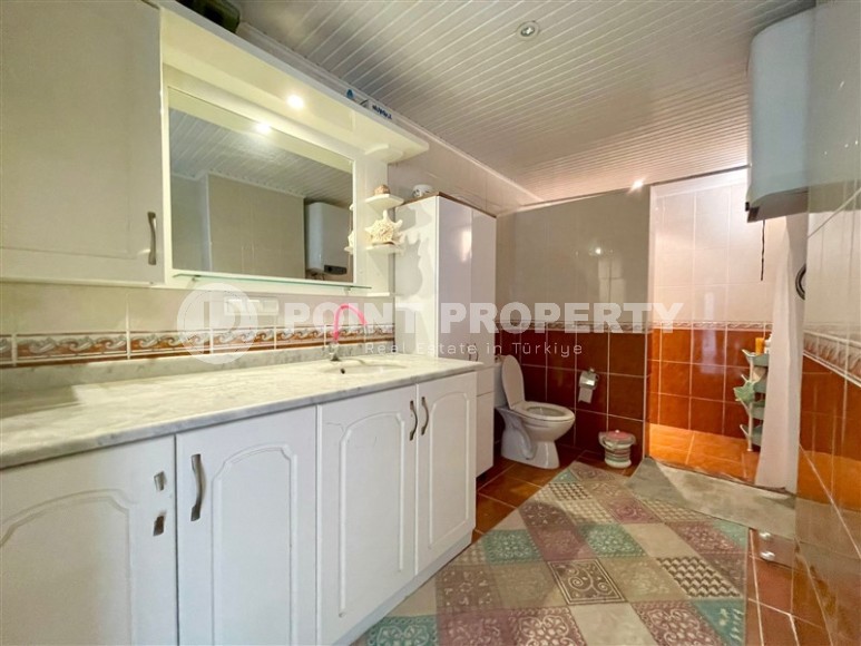 Comfortable 2+1 apartment with furniture and household appliances 300 meters from the sea, in the center of Mahmutlar-id-7849-photo-8