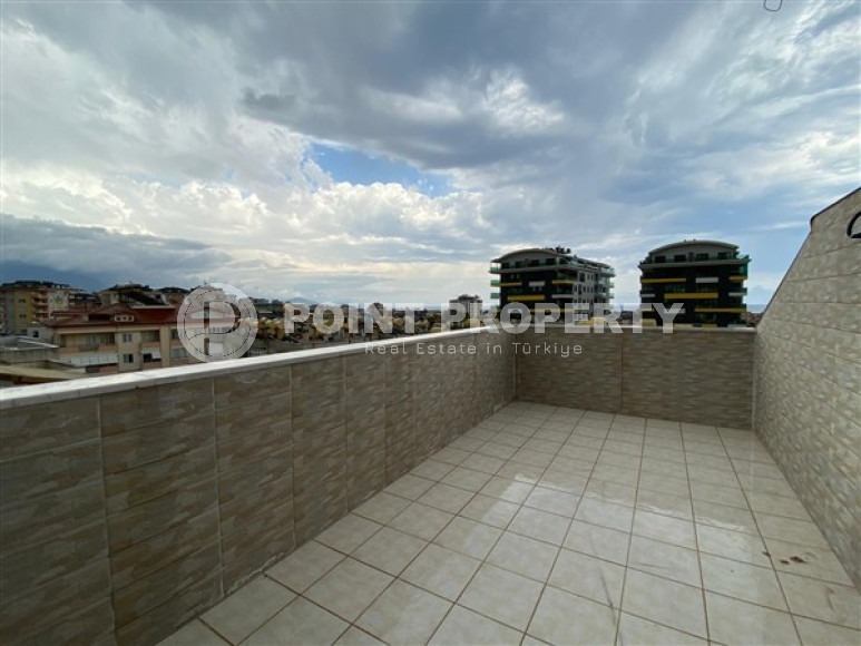 Отличный вариант для отдыха и жизни в центре Алании.  Апартаменты 4+1, 230м2. До моря 400м-id-1609-фото-9