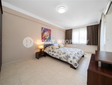 Современная двухуровневая квартира 3+2, общей площадью 210 м2, в центре благоустроенного района Аланьи - Тосмур-id-7850-фото-5