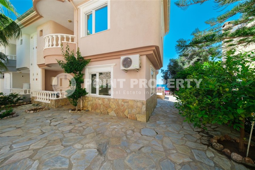 Панорамная трехэтажная вилла с роскошным видом на море, в престижном районе Аланьи - Каргыджак-id-7852-фото-2