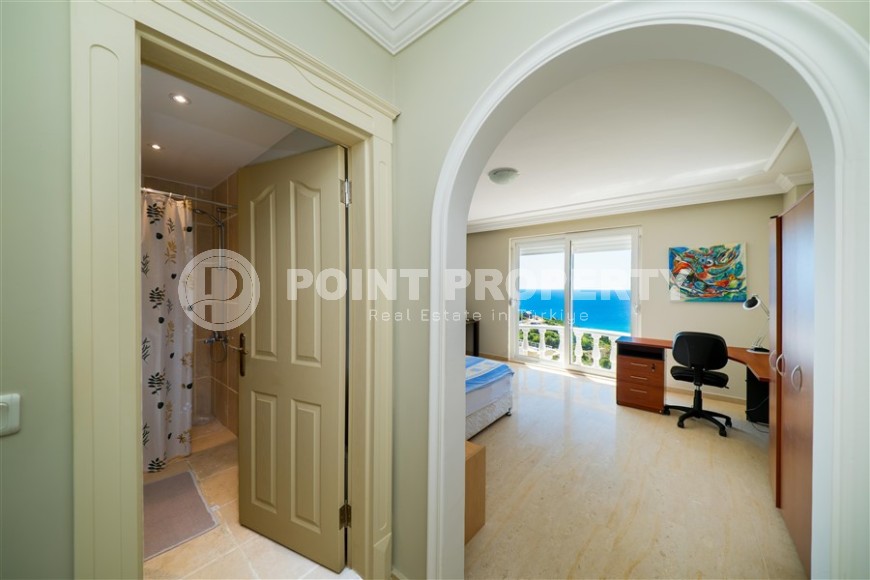 Панорамная трехэтажная вилла с роскошным видом на море, в престижном районе Аланьи - Каргыджак-id-7852-фото-15