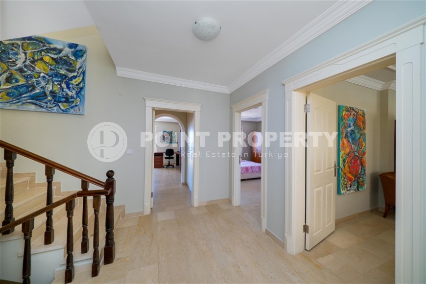 Панорамная трехэтажная вилла с роскошным видом на море, в престижном районе Аланьи - Каргыджак-id-7852-фото-16