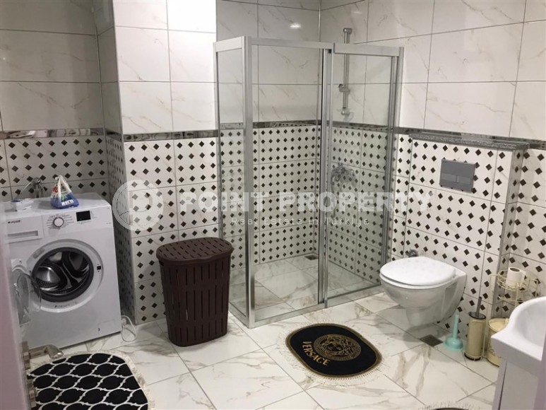 Просторная двухуровневая квартира с четырьмя спальными комнатами в 250 метрах от моря-id-7876-фото-9