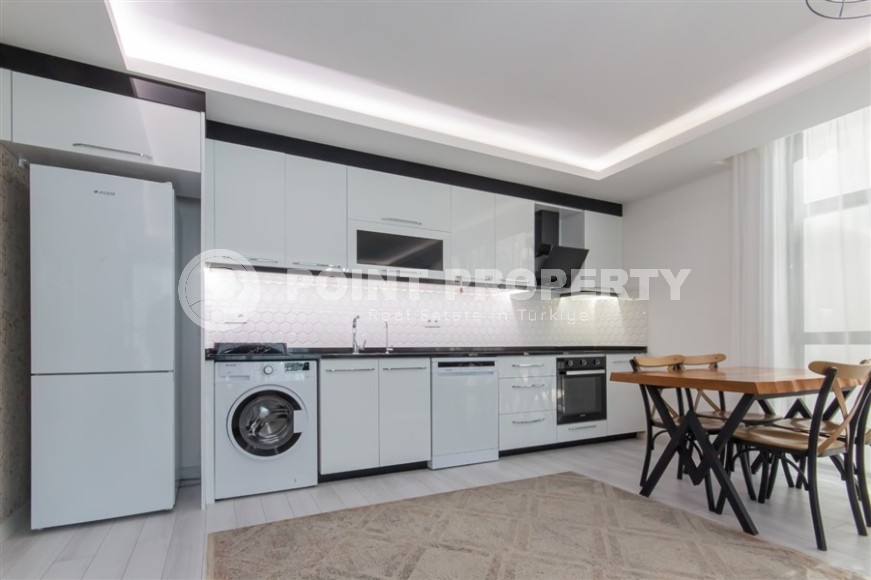 Comfortable 2+1 apartment with spacious glazed balconies in the center of Mahmutlar-id-7882-photo-3