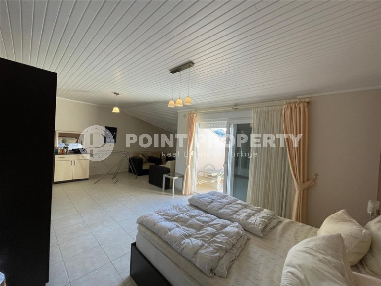 Просторная двухуровневая квартира на 4-м этаже с мансардой, в 1200 метрах от пляжа и набережной-id-7883-фото-9