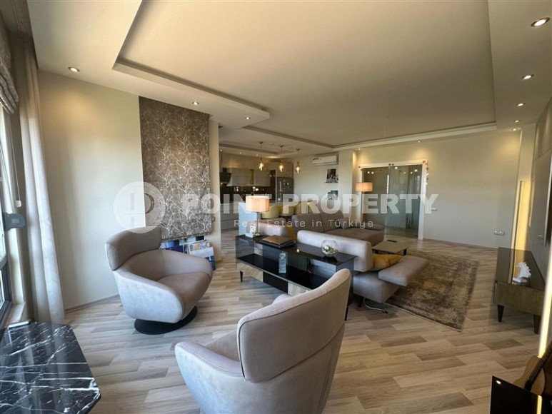 Panoramic two-level apartment on the 4th floor with an attic in the center of Oba district-id-7889-photo-2