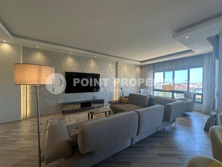 Panoramic two-level apartment on the 4th floor with an attic in the center of Oba district-id-7889-photo-3