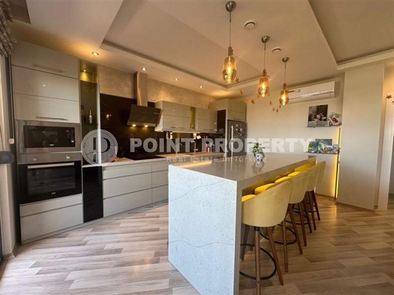 Panoramic two-level apartment on the 4th floor with an attic in the center of Oba district-id-7889-photo-6