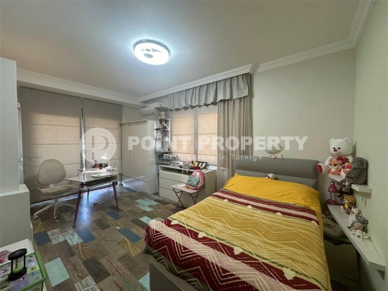 Panoramic two-level apartment on the 4th floor with an attic in the center of Oba district-id-7889-photo-11