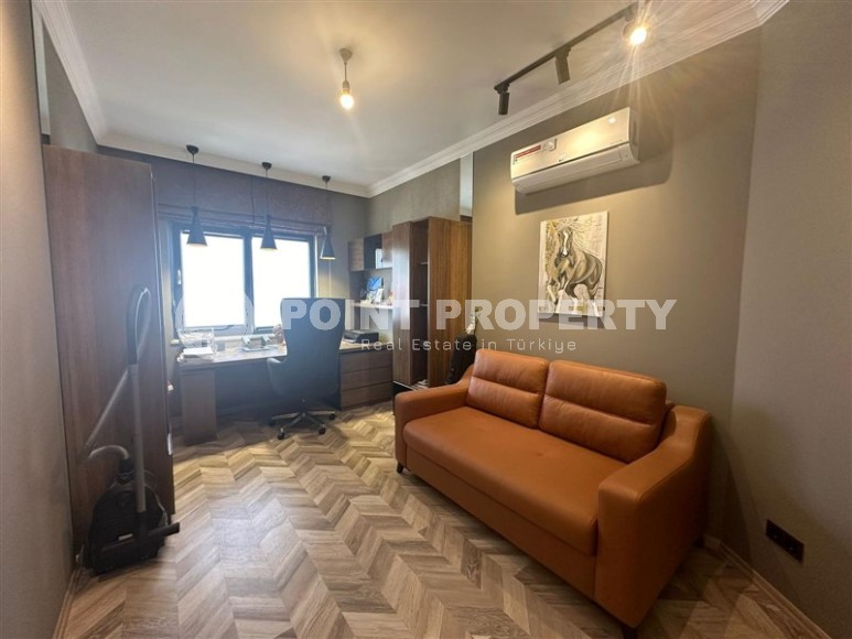 Panoramic two-level apartment on the 4th floor with an attic in the center of Oba district-id-7889-photo-12