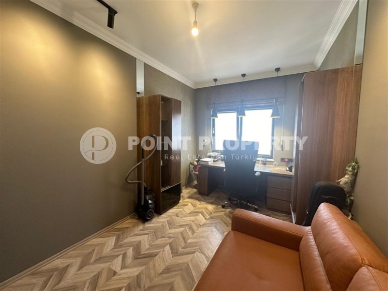 Panoramic two-level apartment on the 4th floor with an attic in the center of Oba district-id-7889-photo-13