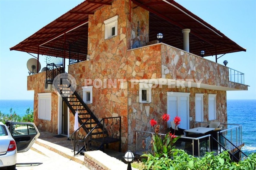 Двухэтажная вилла на самом берегу моря в живописном районе Аланьи - Демирташ-id-7891-фото-2