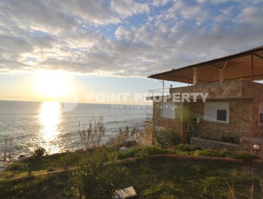 Двухэтажная вилла на самом берегу моря в живописном районе Аланьи - Демирташ-id-7891-фото-3