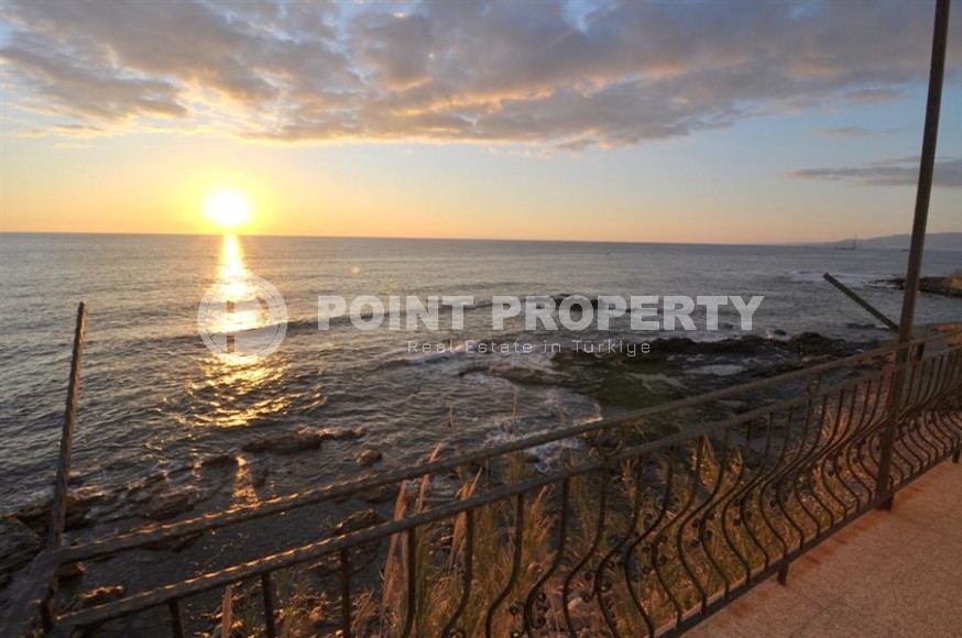 Двухэтажная вилла на самом берегу моря в живописном районе Аланьи - Демирташ-id-7891-фото-14