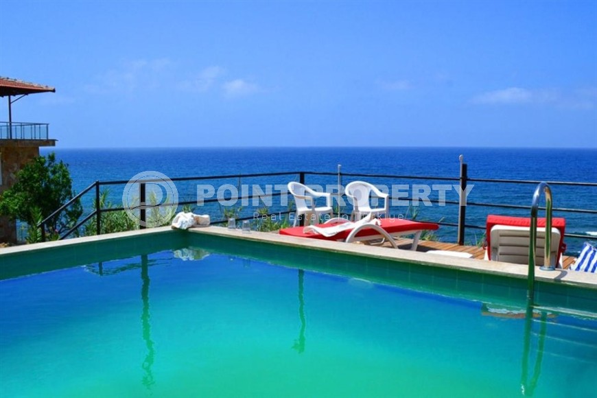 Двухэтажная вилла на самом берегу моря в живописном районе Аланьи - Демирташ-id-7891-фото-18