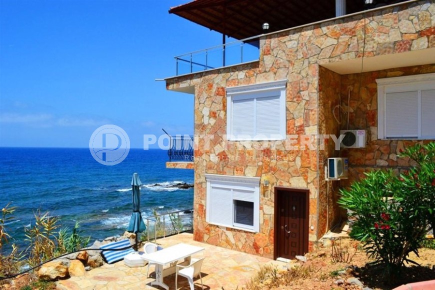 Двухэтажная вилла на самом берегу моря в живописном районе Аланьи - Демирташ-id-7891-фото-21