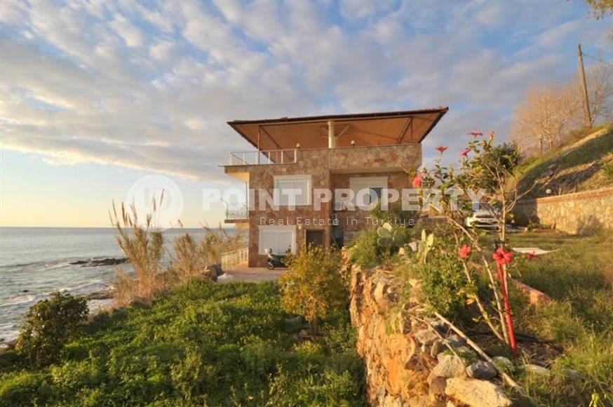 Двухэтажная вилла на самом берегу моря в живописном районе Аланьи - Демирташ-id-7891-фото-25