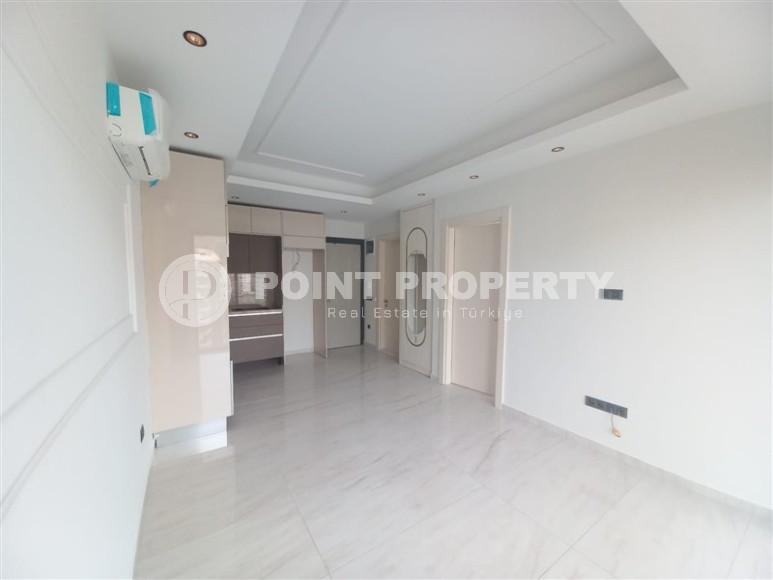 New apartment with a luxurious location on the first line from the sea, in the center of Mahmutlar-id-7901-photo-2