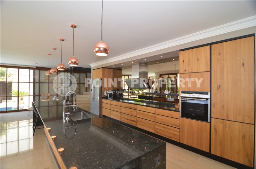 Atmospheric three-storey villa three and a half kilometers from the sea in the prestigious area of Alanya - Bektash-id-7916-photo-5