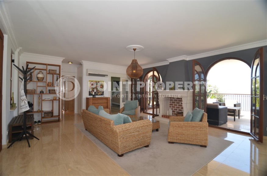 Atmospheric three-storey villa three and a half kilometers from the sea in the prestigious area of Alanya - Bektash-id-7916-photo-8