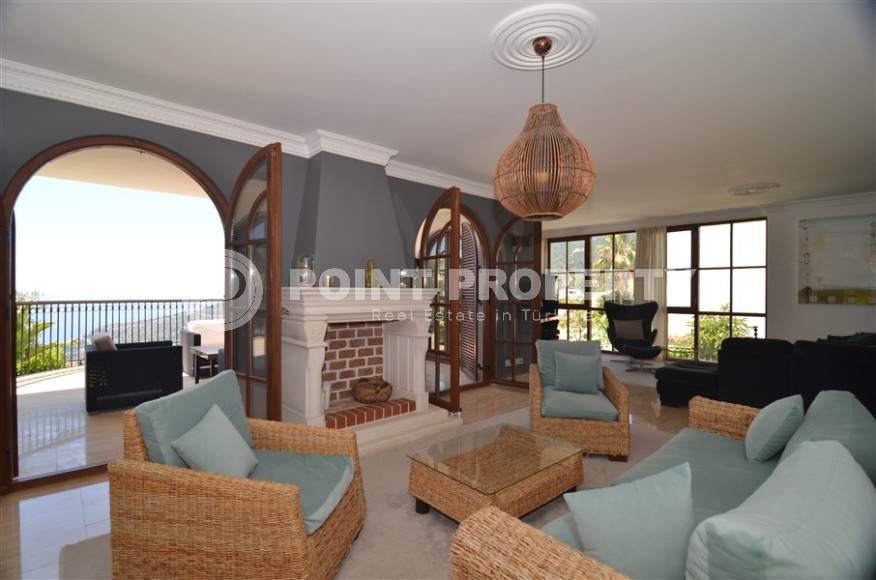 Atmospheric three-storey villa three and a half kilometers from the sea in the prestigious area of Alanya - Bektash-id-7916-photo-9