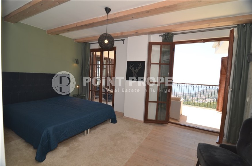 Atmospheric three-storey villa three and a half kilometers from the sea in the prestigious area of Alanya - Bektash-id-7916-photo-15