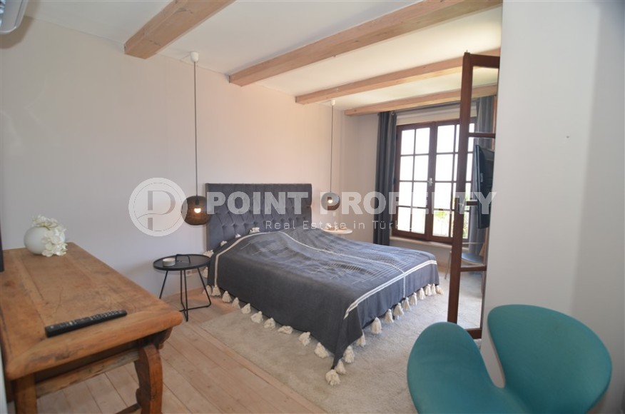 Atmospheric three-storey villa three and a half kilometers from the sea in the prestigious area of Alanya - Bektash-id-7916-photo-16