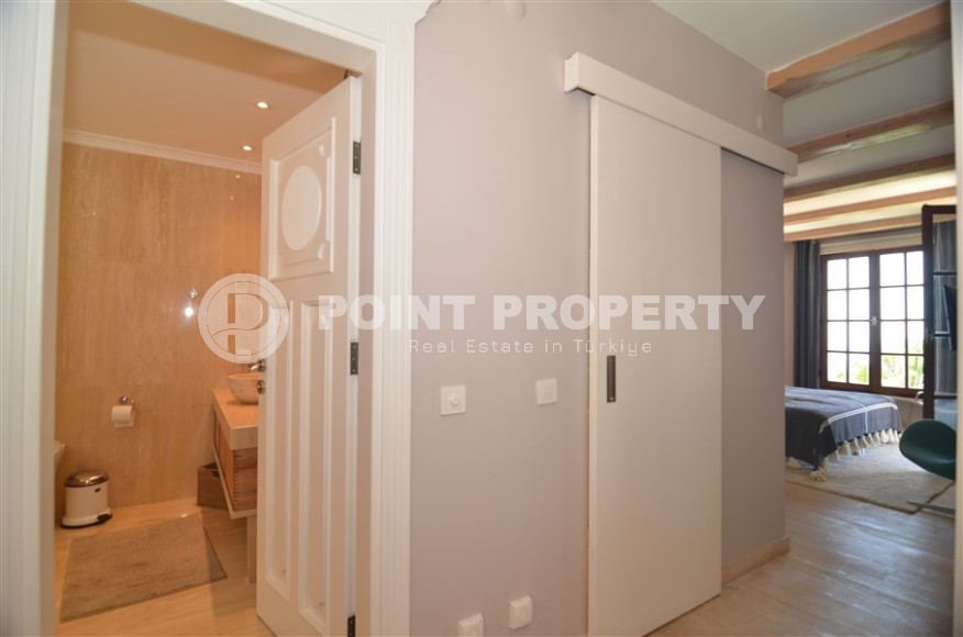 Atmospheric three-storey villa three and a half kilometers from the sea in the prestigious area of Alanya - Bektash-id-7916-photo-20