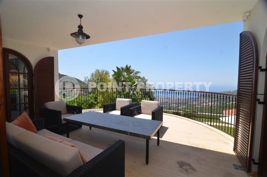 Atmospheric three-storey villa three and a half kilometers from the sea in the prestigious area of Alanya - Bektash-id-7916-photo-26