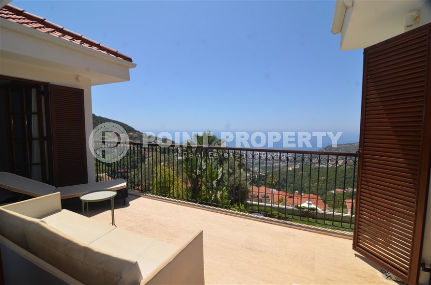 Atmospheric three-storey villa three and a half kilometers from the sea in the prestigious area of Alanya - Bektash-id-7916-photo-28