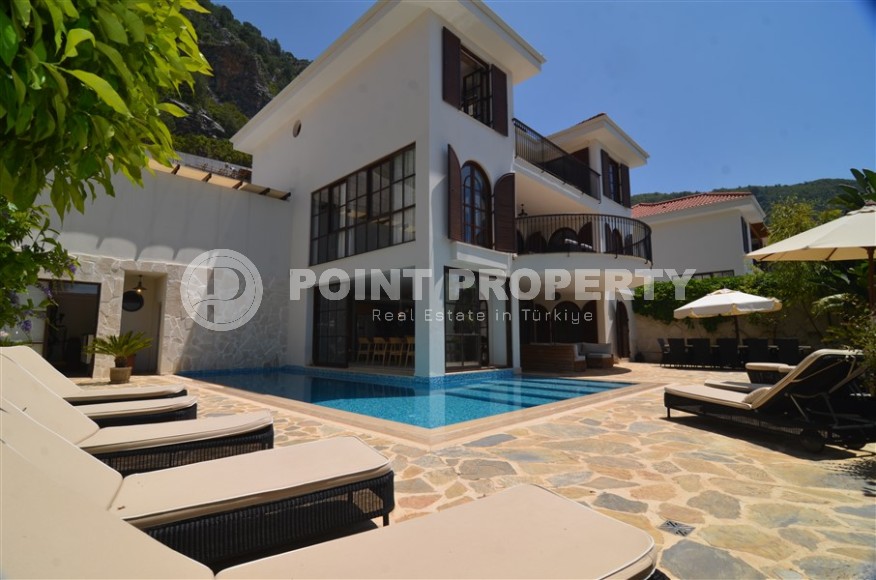 Atmospheric three-storey villa three and a half kilometers from the sea in the prestigious area of Alanya - Bektash-id-7916-photo-31