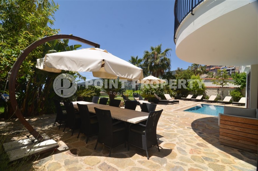 Atmospheric three-storey villa three and a half kilometers from the sea in the prestigious area of Alanya - Bektash-id-7916-photo-32