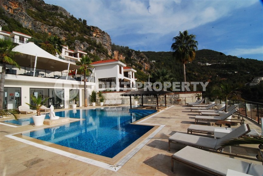 Atmospheric three-storey villa three and a half kilometers from the sea in the prestigious area of Alanya - Bektash-id-7916-photo-33