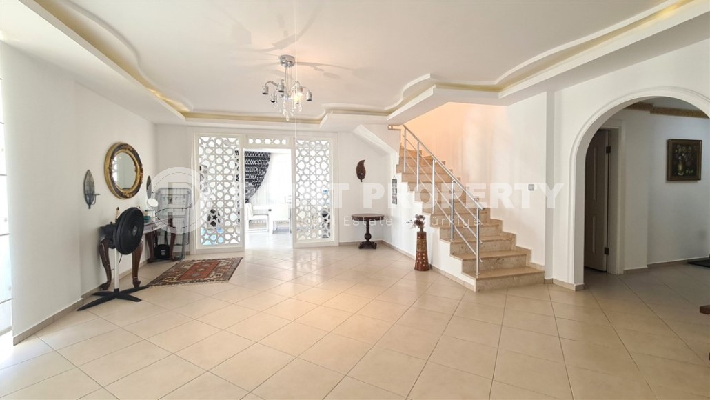 Большая двухуровневая квартира на 4-м этаже с мансардой в резиденции 2008 года постройки-id-7917-фото-5