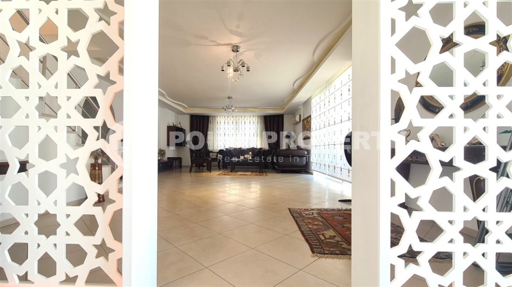 Большая двухуровневая квартира на 4-м этаже с мансардой в резиденции 2008 года постройки-id-7917-фото-6