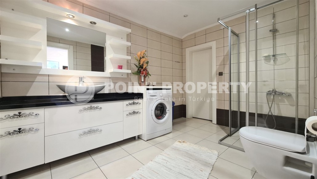 Большая двухуровневая квартира на 4-м этаже с мансардой в резиденции 2008 года постройки-id-7917-фото-17