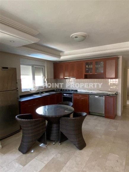 View four-room penthouse, 177m² in the heart of Alanya in a cozy residence with infrastructure-id-1617-photo-3