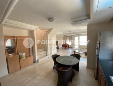 View four-room penthouse, 177m² in the heart of Alanya in a cozy residence with infrastructure-id-1617-photo-4