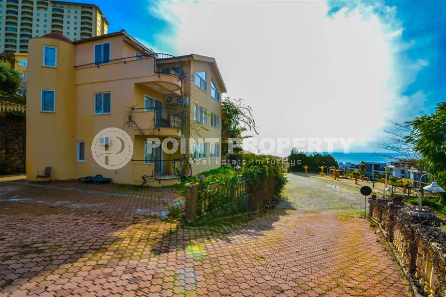 Two-storey villa built in 2008 in a comfortable residential complex with a “city within a city” infrastructure-id-7954-photo-1