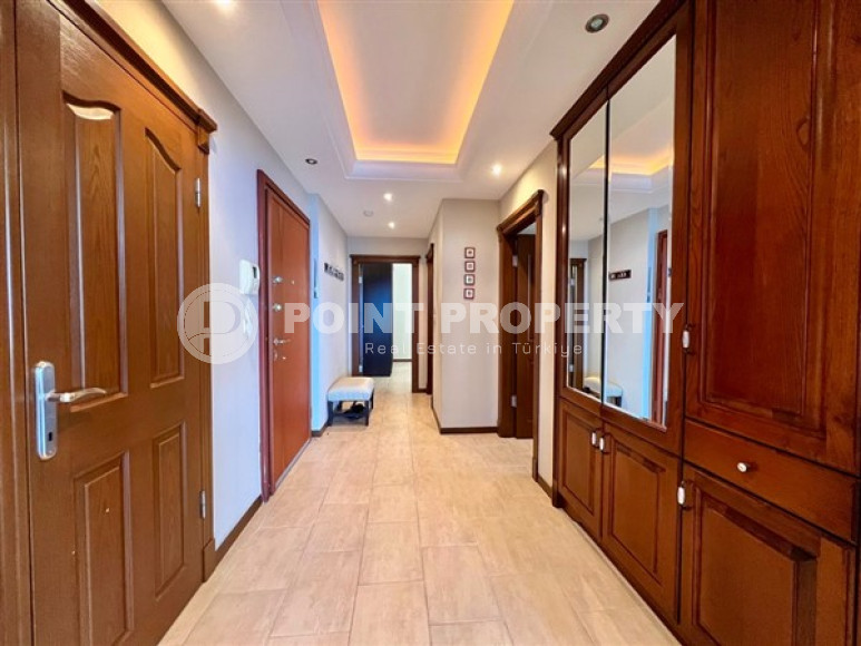 Large view apartment with two bedrooms, 120m², on the first line in Mahmutlar, Alanya-id-1621-photo-2