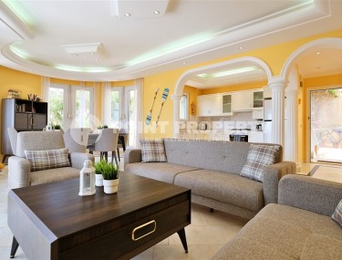 Атмосферная вилла с бассейном и садовым участком в двух километрах от моря-id-7961-фото-2