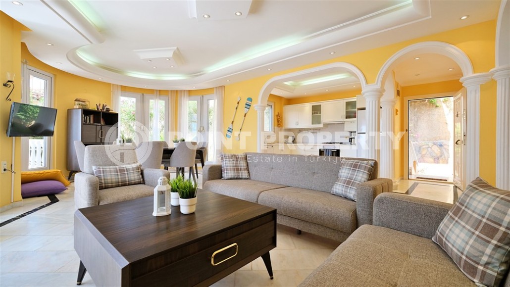 Атмосферная вилла с бассейном и садовым участком в двух километрах от моря-id-7961-фото-2