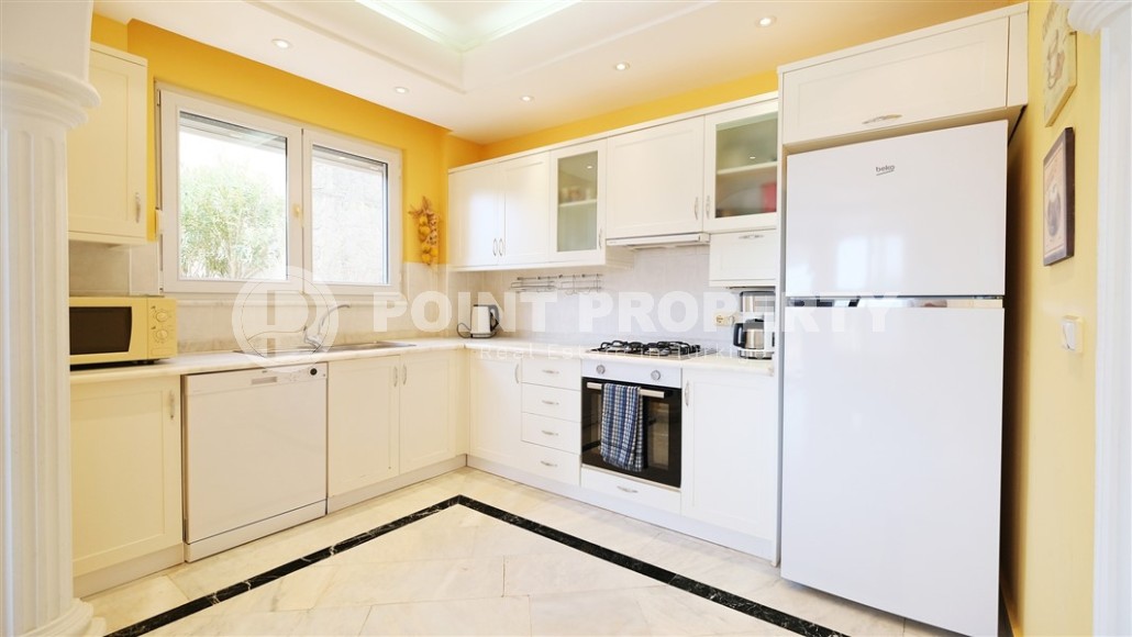 Атмосферная вилла с бассейном и садовым участком в двух километрах от моря-id-7961-фото-5