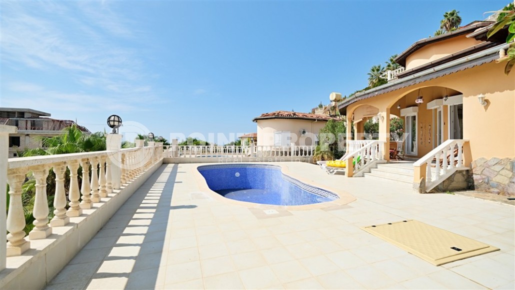 Атмосферная вилла с бассейном и садовым участком в двух километрах от моря-id-7961-фото-15