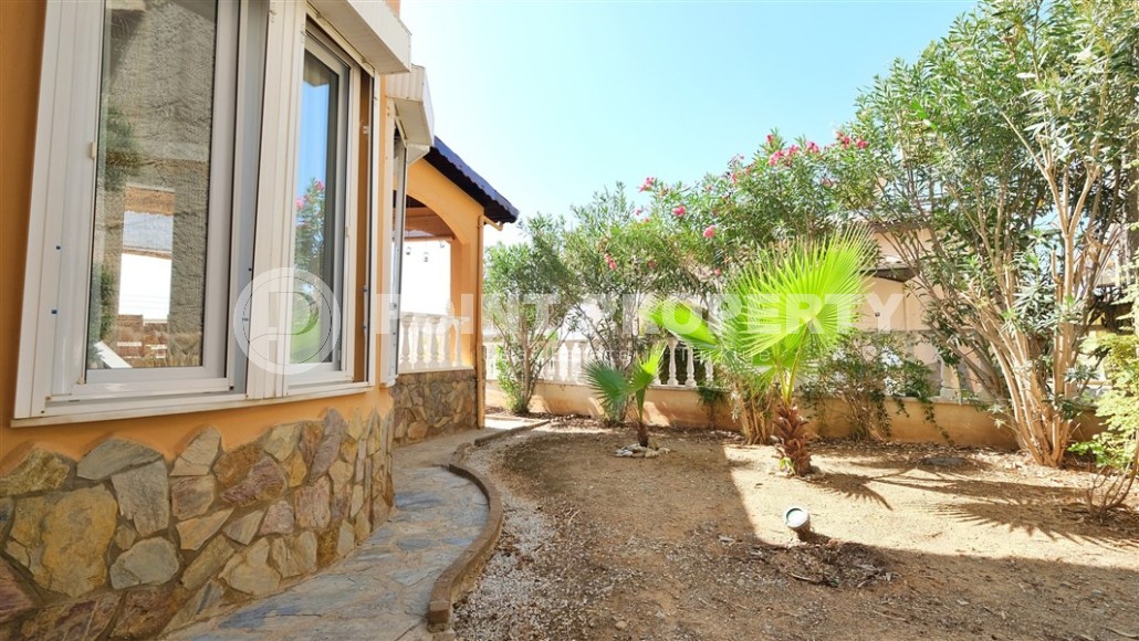 Атмосферная вилла с бассейном и садовым участком в двух километрах от моря-id-7961-фото-17