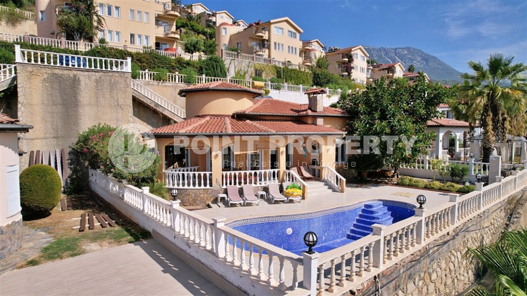 Атмосферная вилла с бассейном и садовым участком в двух километрах от моря-id-7961-фото-18