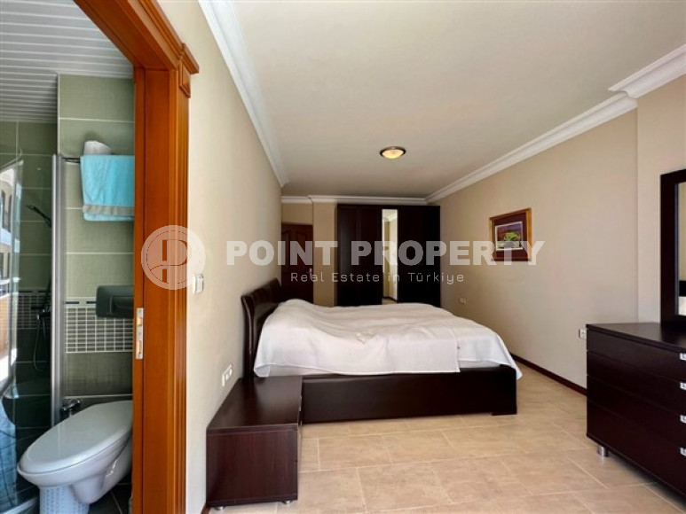 Large view apartment with two bedrooms, 120m², on the first line in Mahmutlar, Alanya-id-1621-photo-17