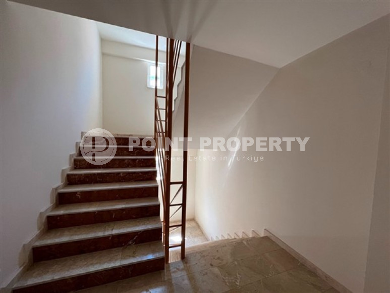 Large view apartment with two bedrooms, 120m², on the first line in Mahmutlar, Alanya-id-1621-photo-24